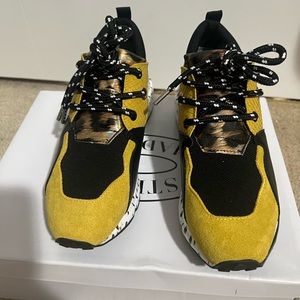 Steve Madden Sneakers